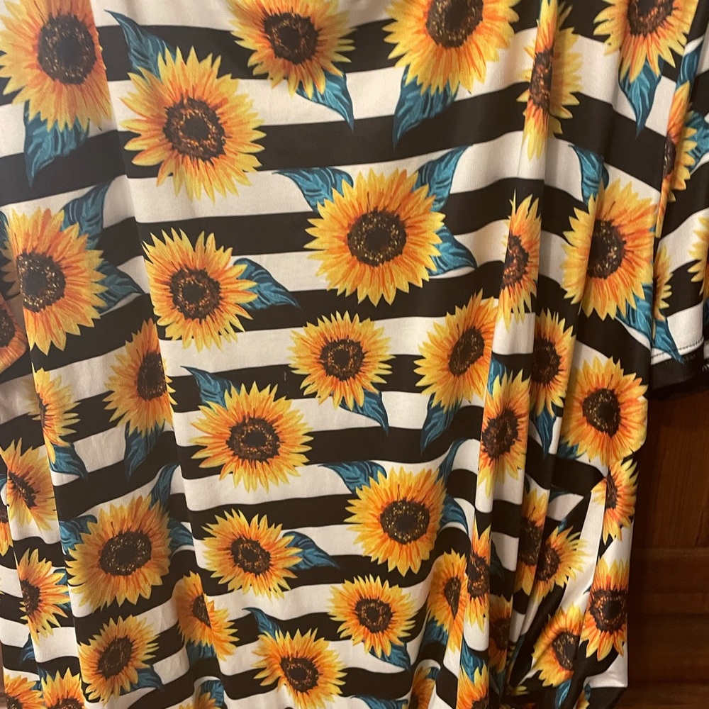 NWOT super cute sunflower shirt